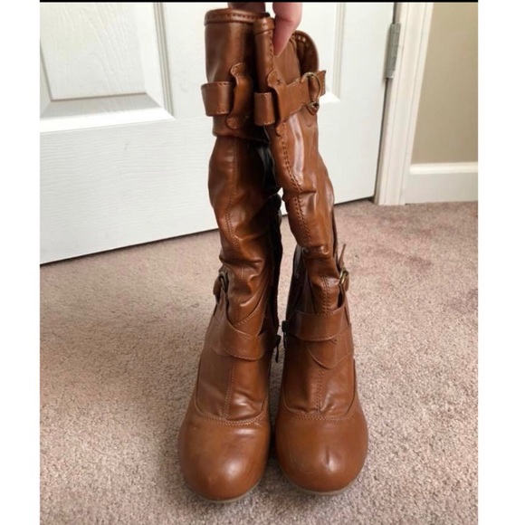 Brown heeled boots with side zipper - Picture 3 of 5